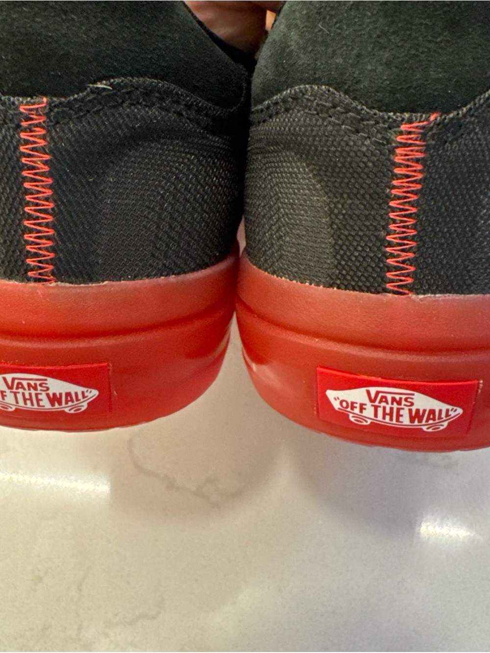 Vans men’s low rise black red sneakers 10.5 - Picture 9 of 9